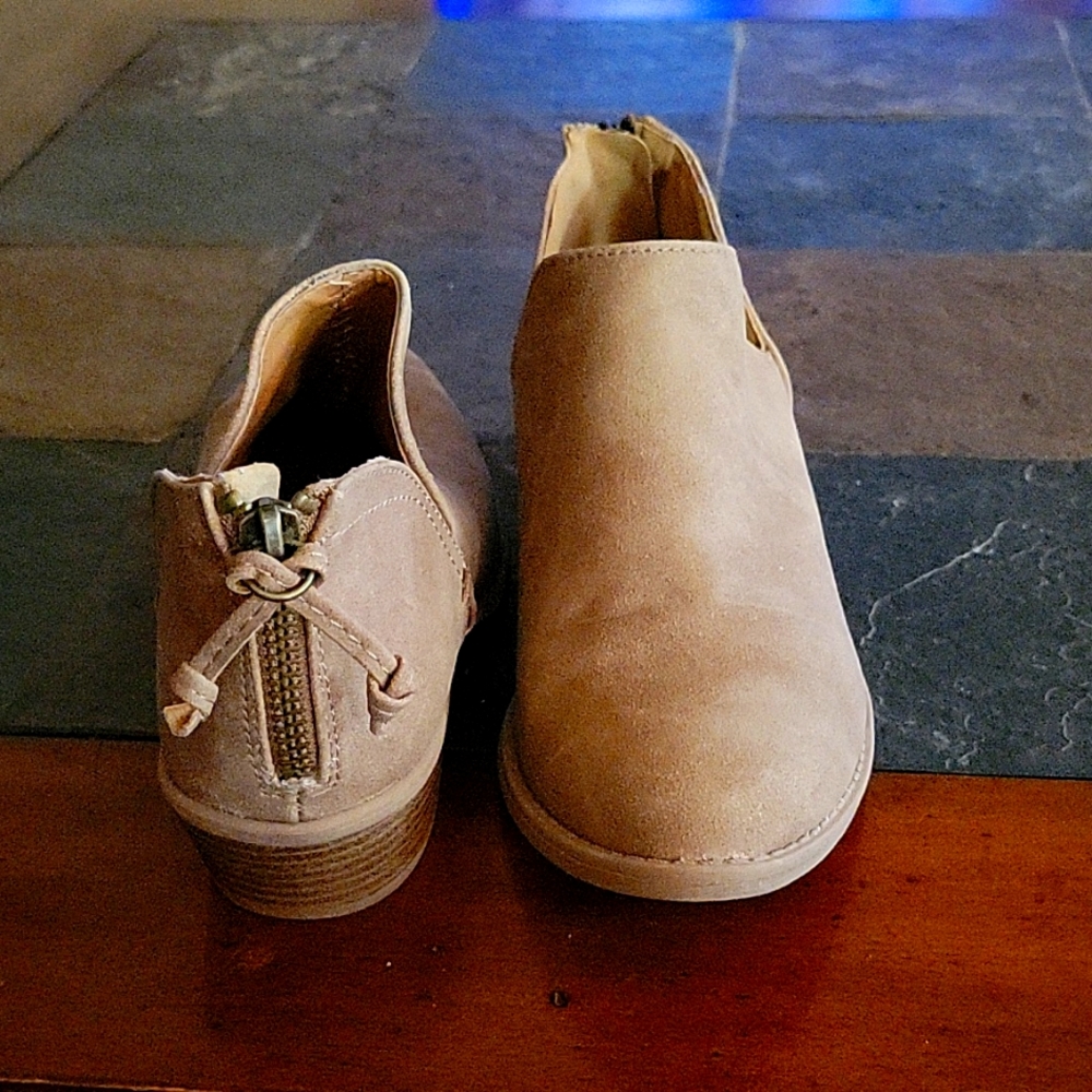 Quaid tan size 5 bootie